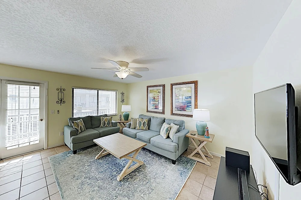 New Listing! Gulf-front W/ Balcony & Pool 3 Bedroom Condo