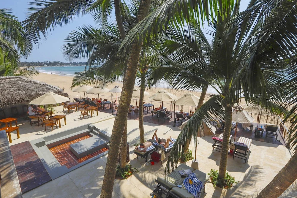 Sapphire Seas Beachfront Hotel