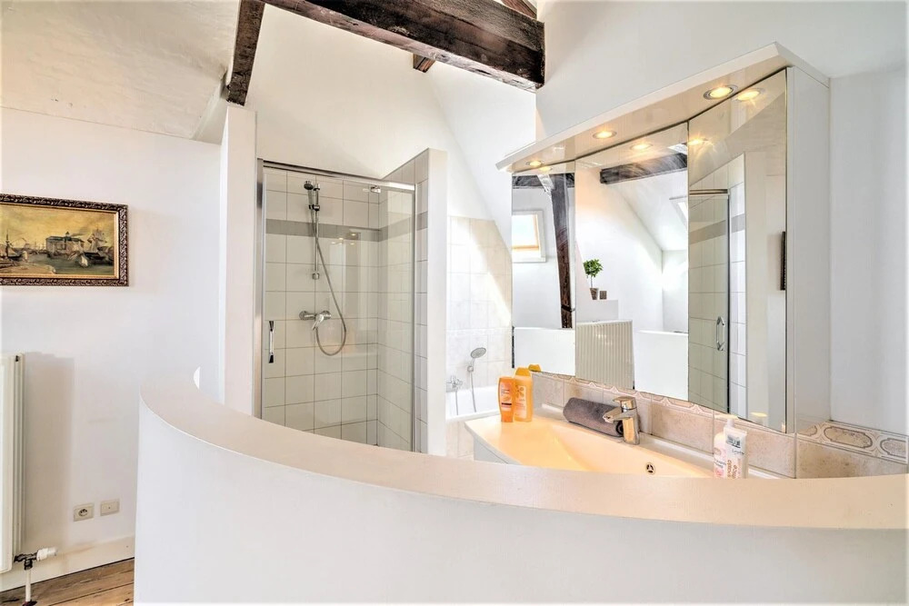 Deluxe Capital Street Stay for 12