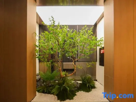 Yanji Seven House Hotel (Yanji West Market Oriental Floating Market)