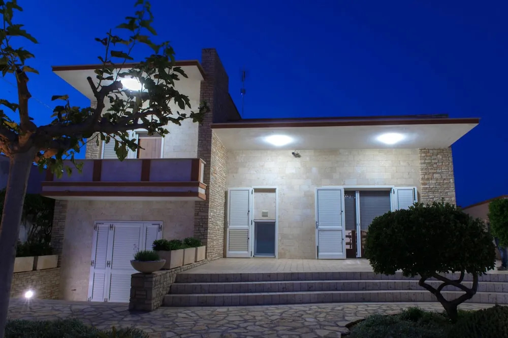 Villa Eleonora con piscina Fronte Mare