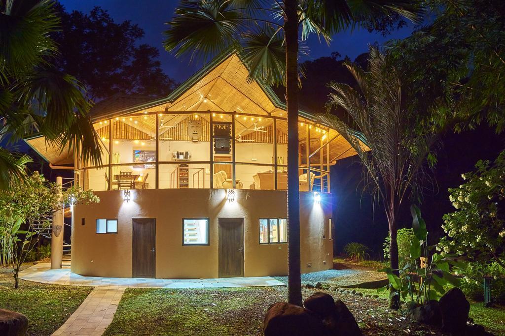 Manoas, Uvita Image 0