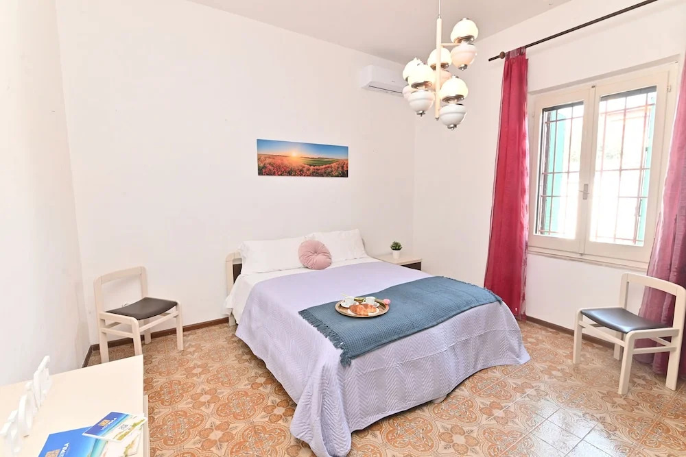IzzHome Colonial