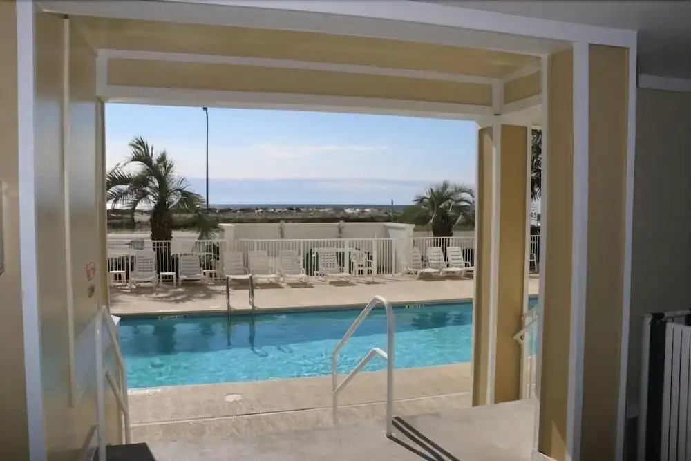 Grand Caribbean 425 by RedAwning