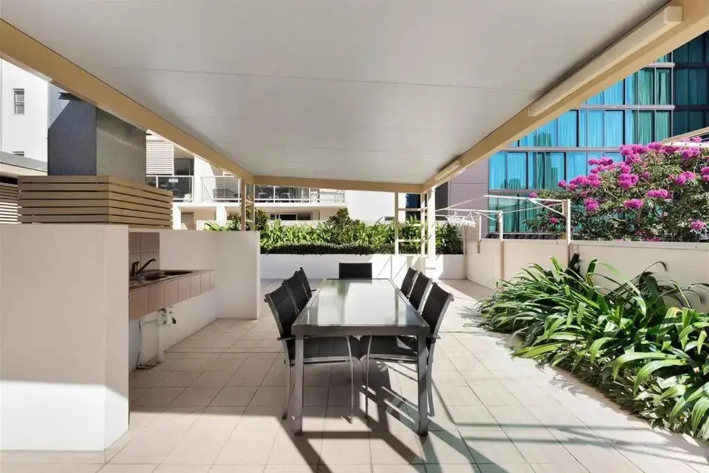 Merivale stay in South Brisbane two beds two baths one parking