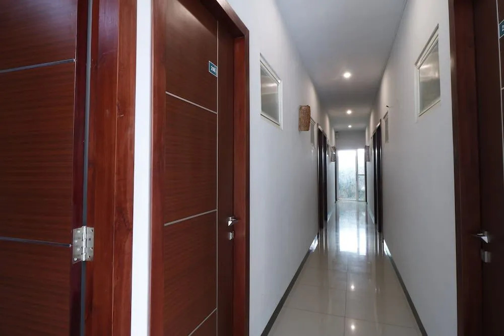 RedDoorz Plus @ Cakranegara
