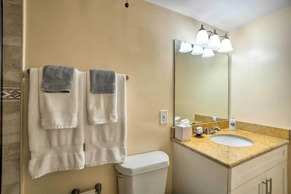 Gorgeous Tampa Getaway ~ 7 Mi to Downtown!