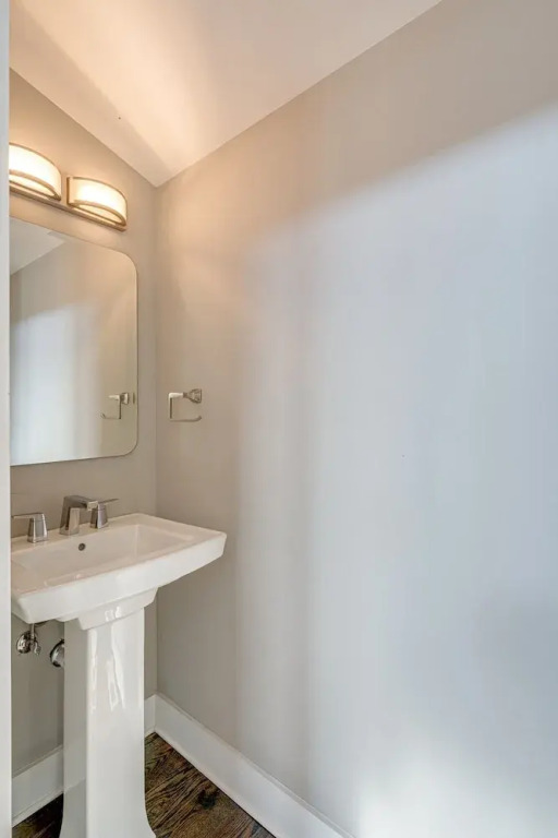 Cultured Coach - Mins to Broadway - Private Rooftop