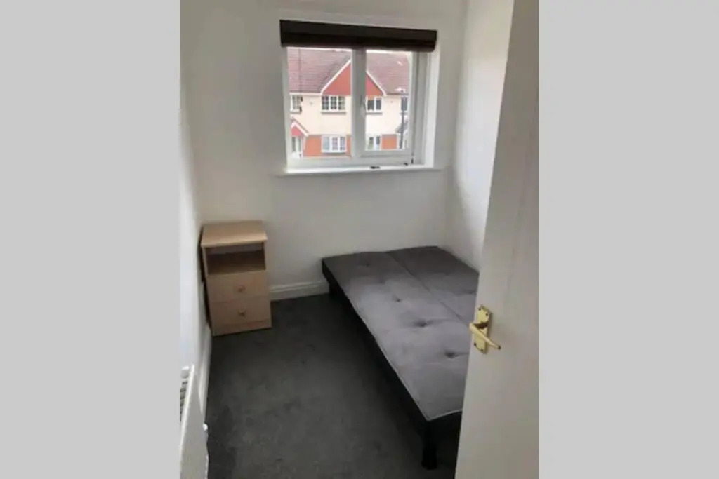 3 Bedroom house-close to Manchester airport-Free parking-private garden