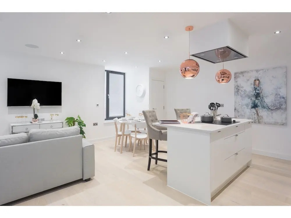 Bright, Newly Refurbished Townhouse in Bath