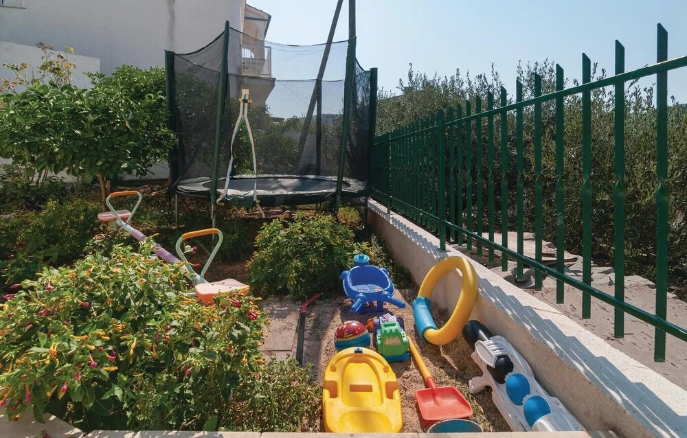 5 Bedroom Cozy Home In Stomorska