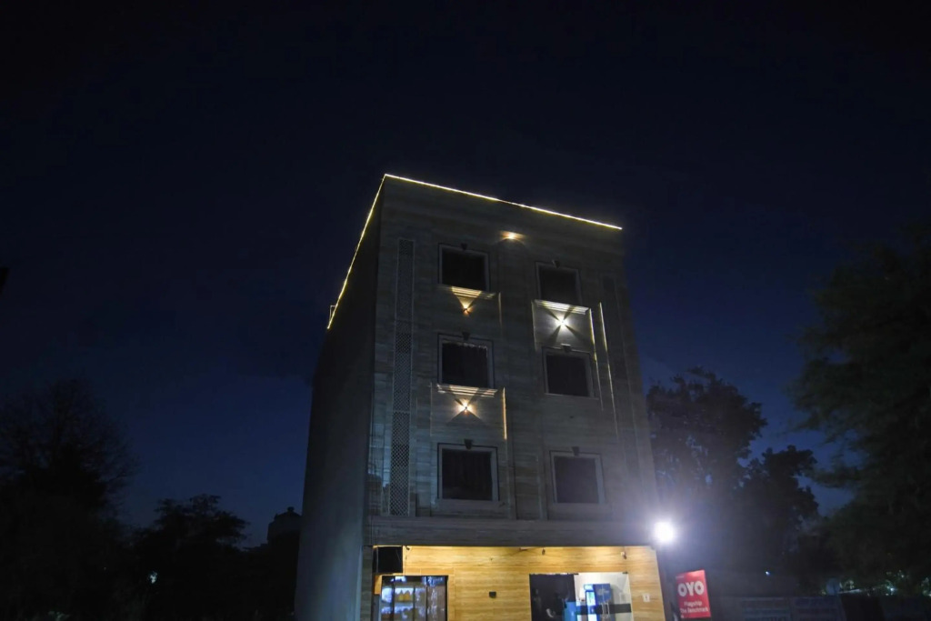 Super OYO Townhouse 931 Hotel Benchmark Vijay Nagar