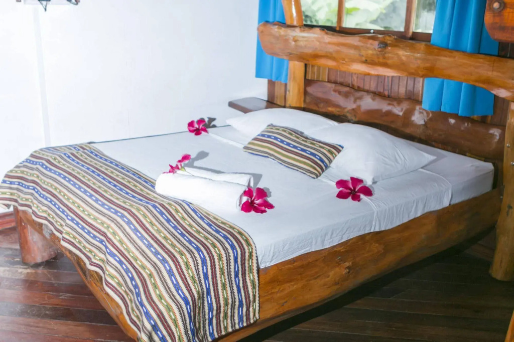Hotel La Isla Inn
