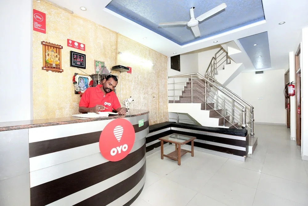 OYO 10463 Hotel Paras