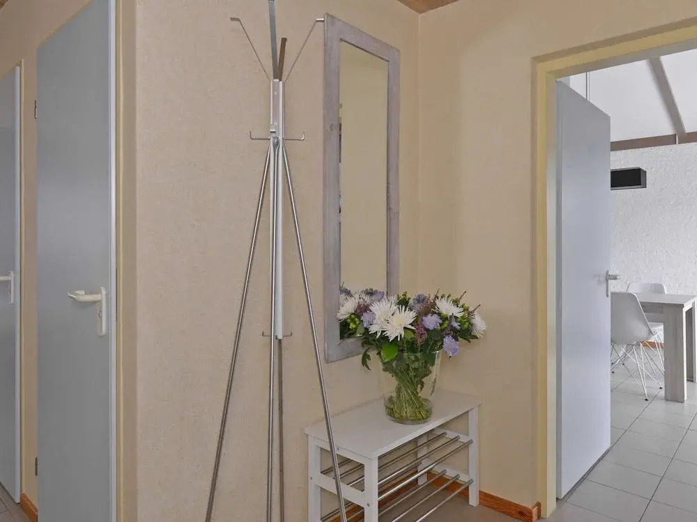 Modern Furnished Detached Bungalow, Located on the Marina
