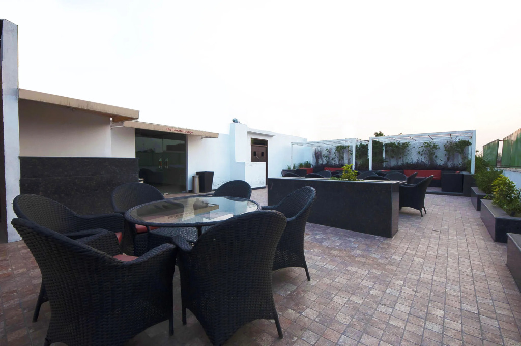 Hotel Le Roi Near New Delhi Railway Station