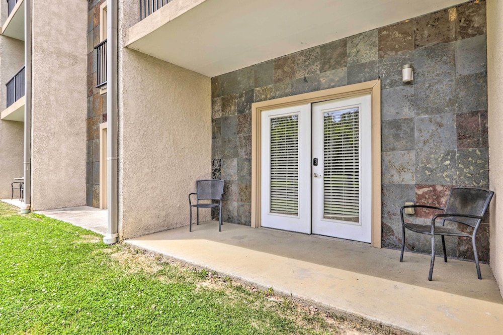 Community Pool Access! Dtwn Pigeon Forge Condo