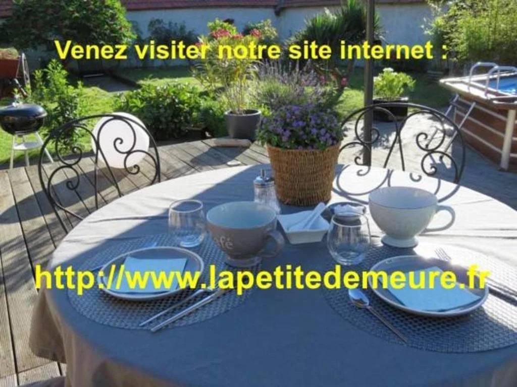 La Petite DemEure