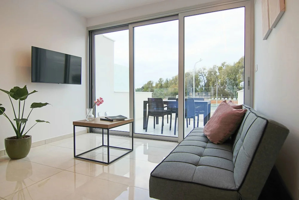 Phaedrus Living: Seaside Luxury Flat Harbour 109