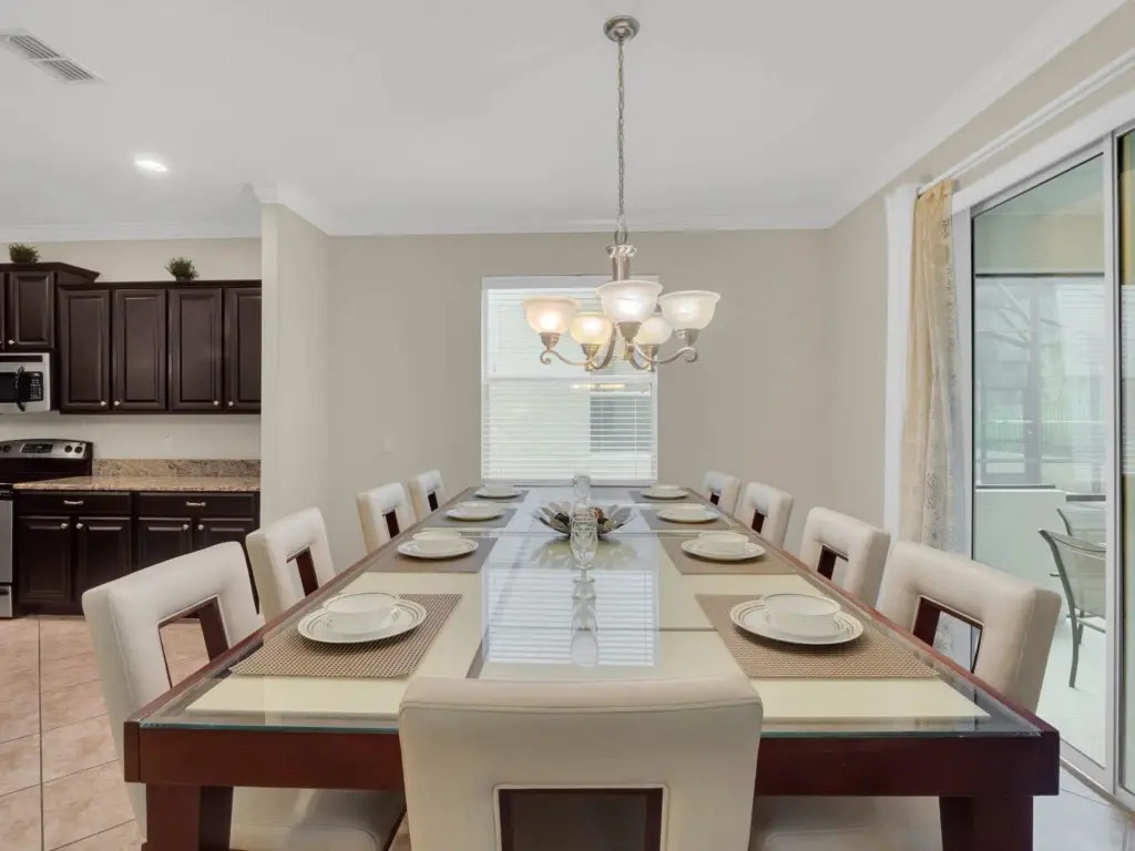 6 Bedrooms 5 Bathrooms Paradise Palms 8937 Cp