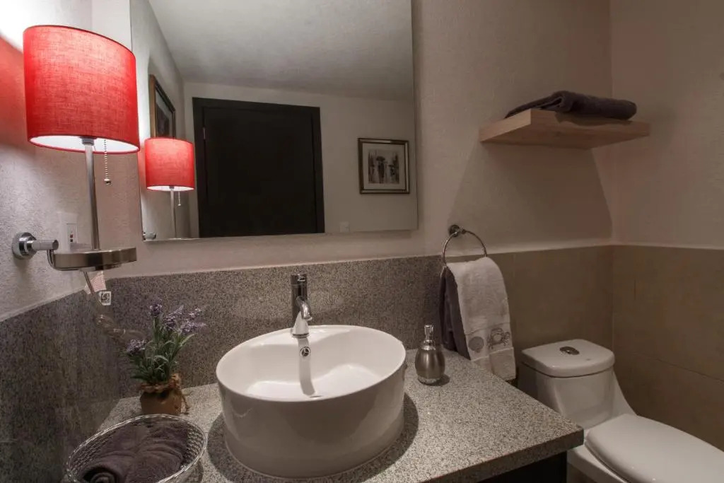 910-3000 Grand Venetian P.V.