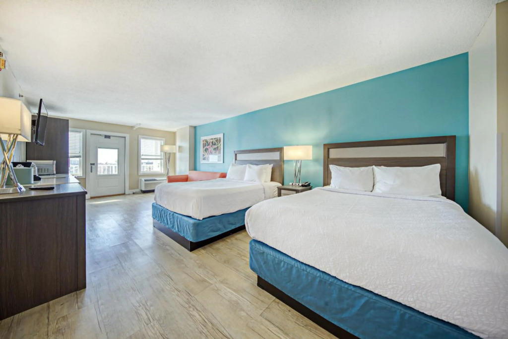 Commander Hotel & Suites