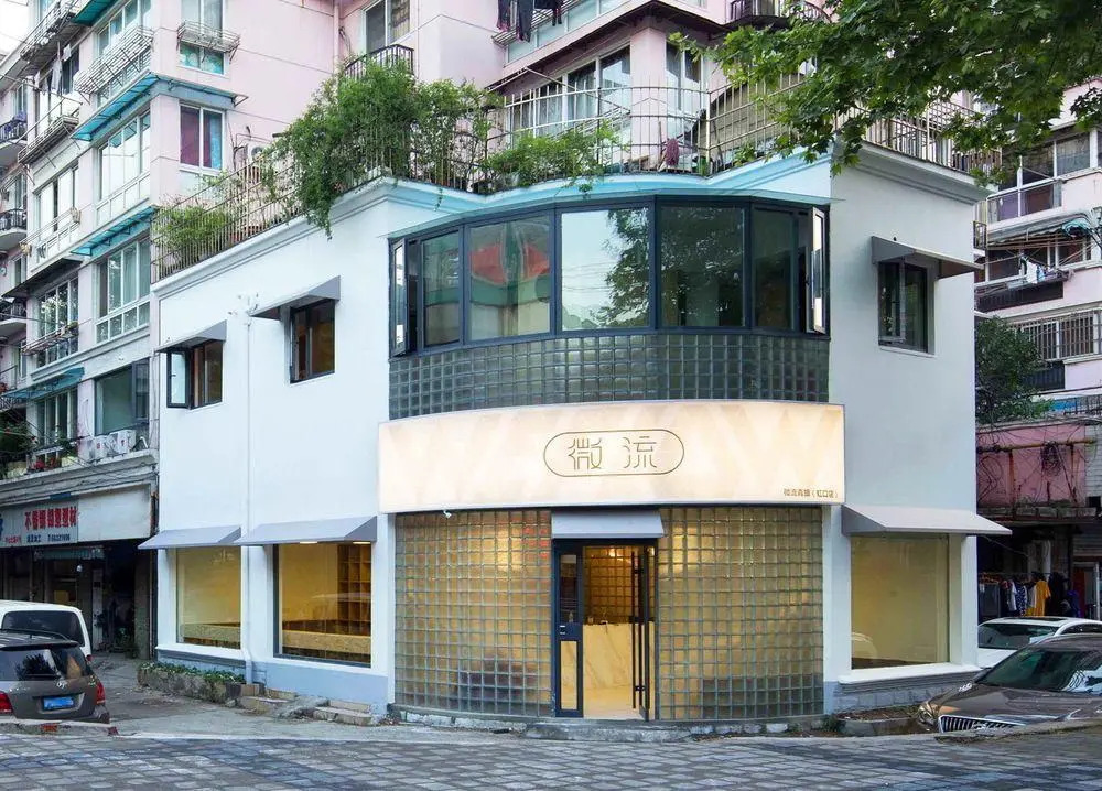 WEFLOW Hostel