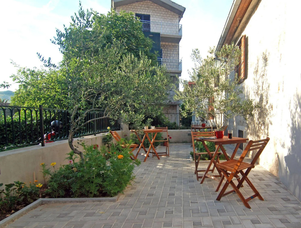 Apartments and Rooms Marino