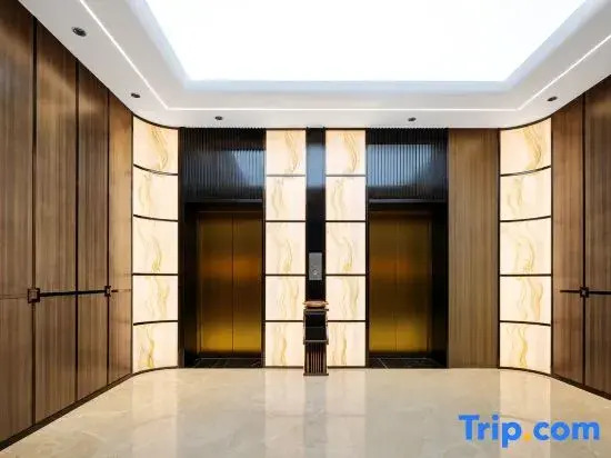Translated into Longze Huili Hotel International