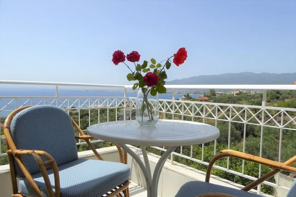 Stylish Flat/ Romantic Sunsets, 300m To The Beach