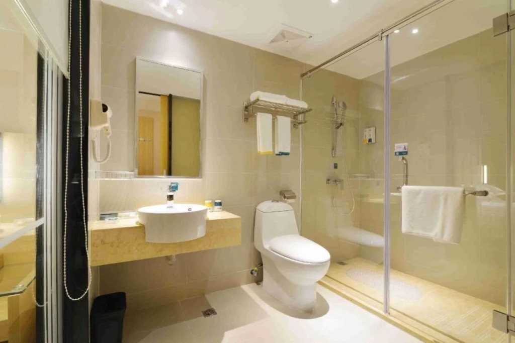 Queen Design Hotel (Qiandeng Lake Resort Guicheng Subway Station Branch)