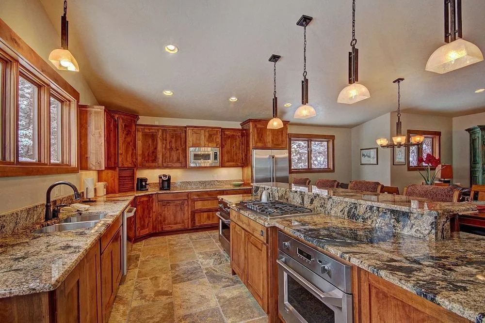 Casa De Plata 5 Bedroom Home by RedAwning