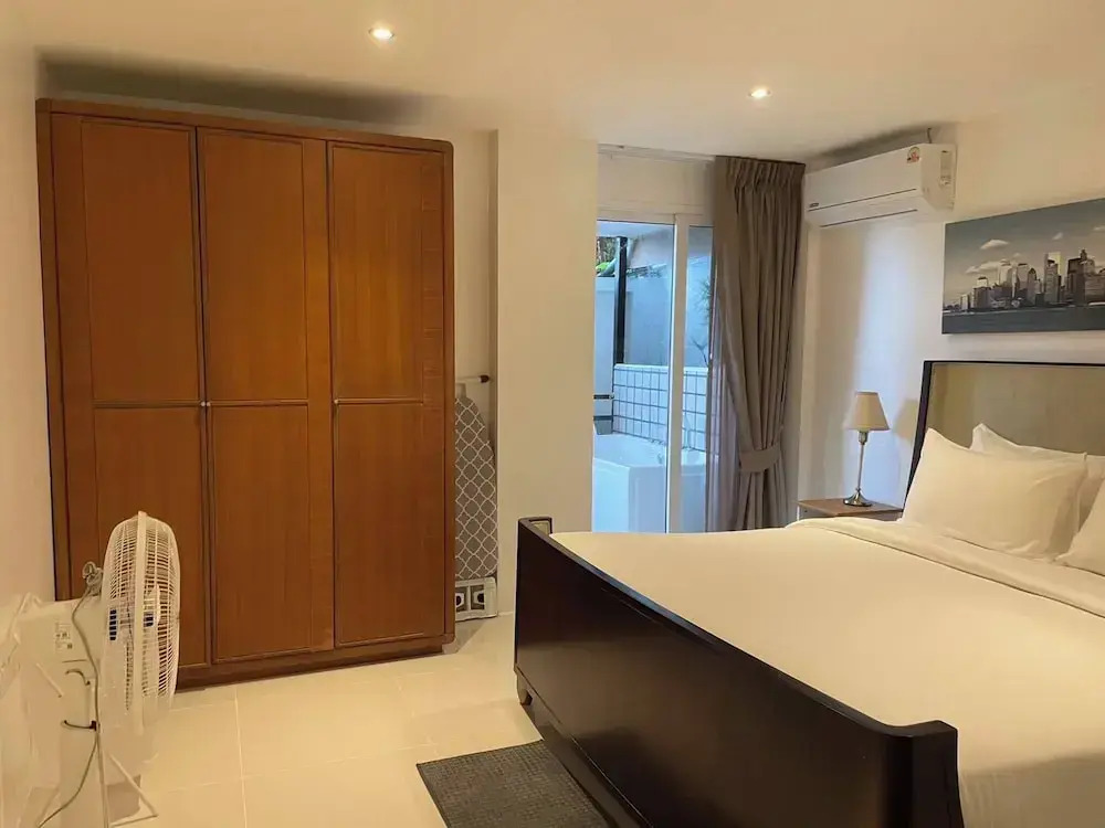B11 Sunset Plaza Partial Seaview 1 Bedroom 1 Bathroom With Large Jaguzzi