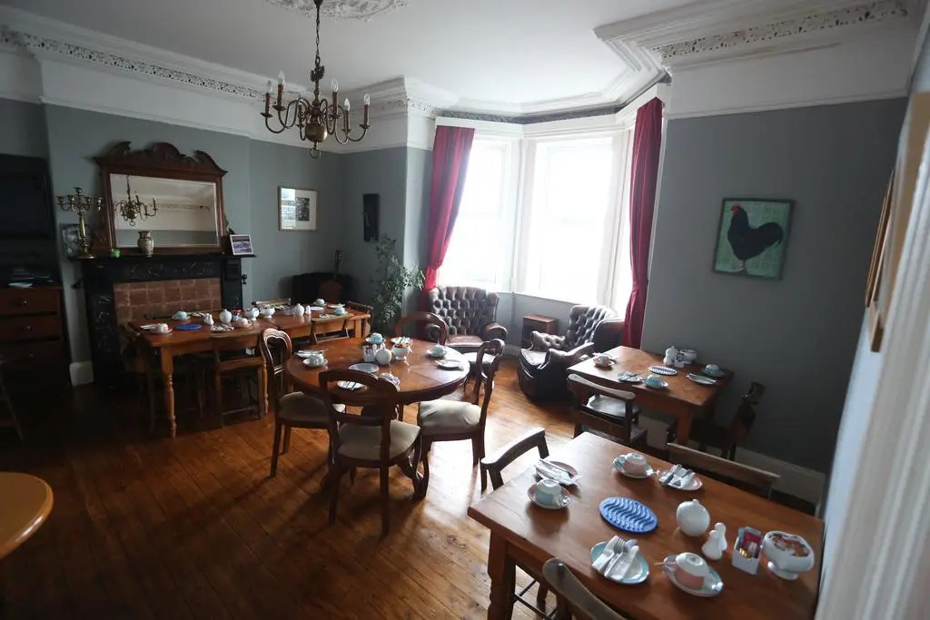 Rolling Wave Guesthouse