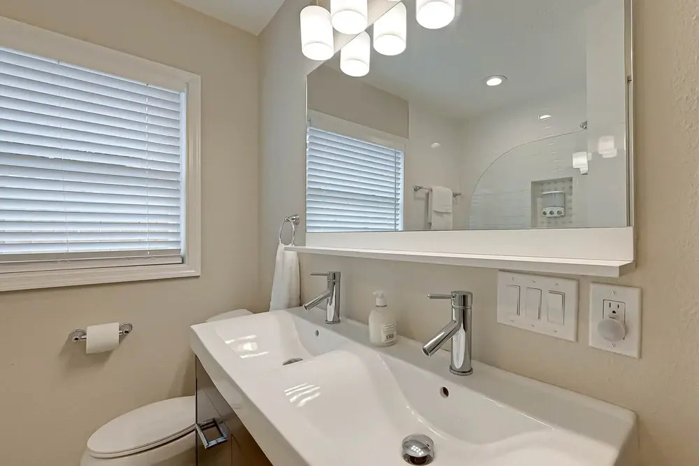 Relax Central in Houston, 10 Mins to Galleria, Work-cation, 4 Bdrms, 3 Baths