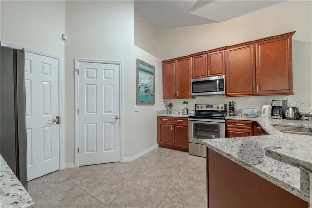 Impressive 5br, Pool, Lake, Disney 10 Minutes 5 Bedroom Home