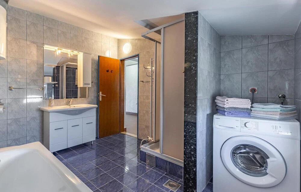 Amazing Home in Pomer With Wifi and 6 Bedrooms
