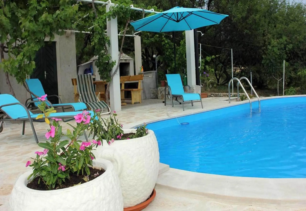 Ivo - House With Pool - H