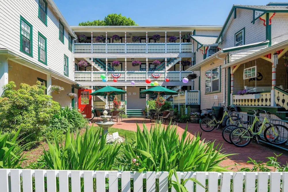 Pequot Hotel