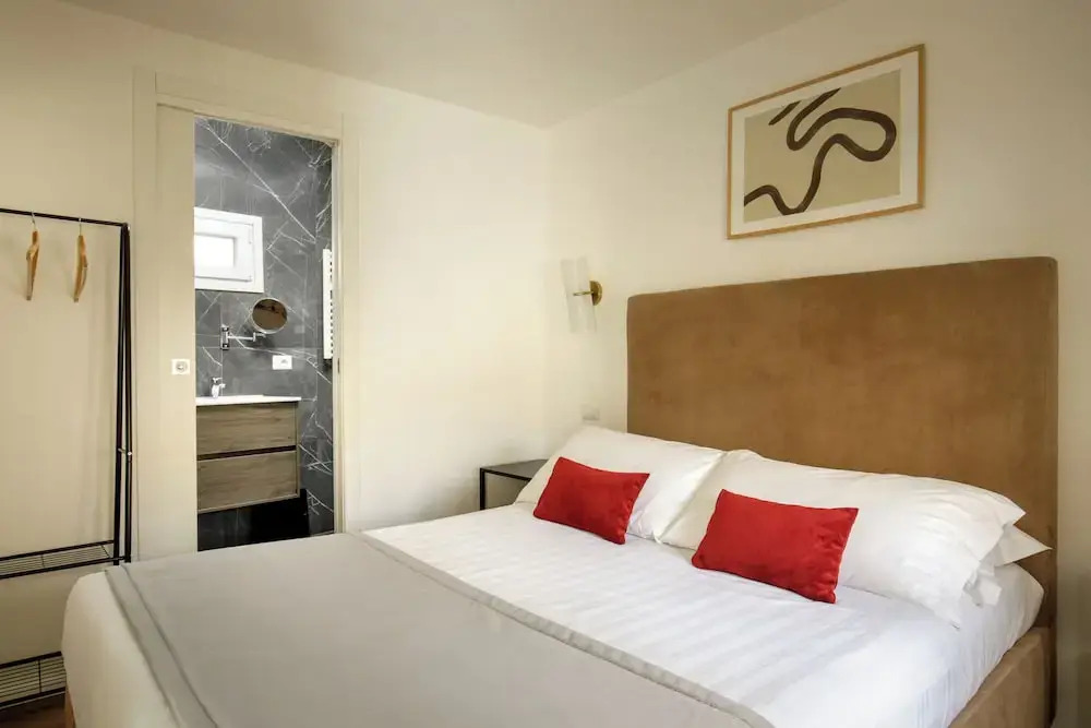 Signature Rooms by Hannah Hotels Collection