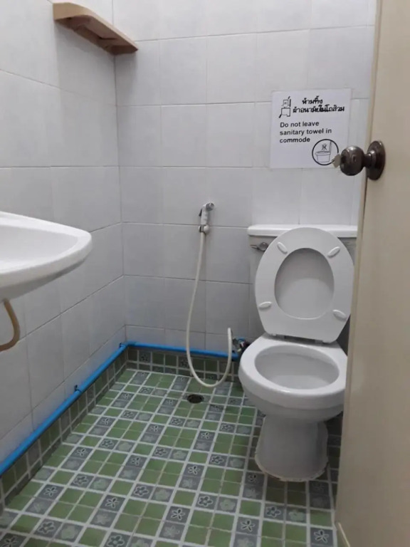 Vitoonguesthouse2fanrooms & Aircondition