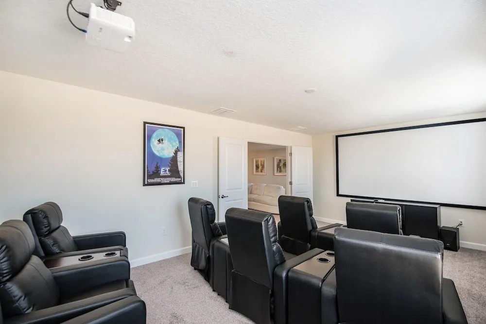 8 Bdrm 5 Bath Villa