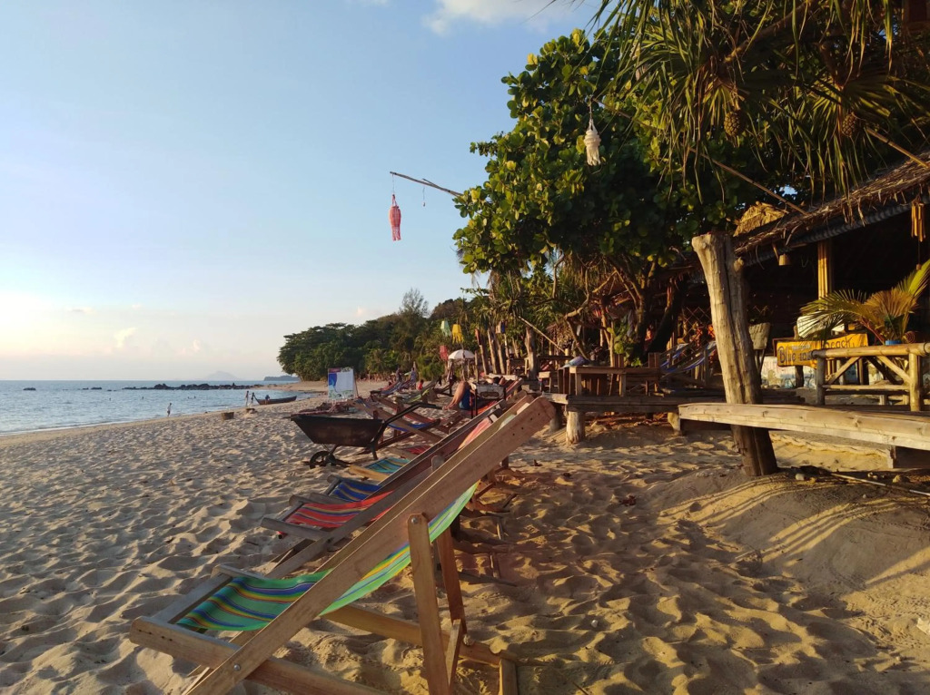 Lanta L.D. Beach Bungalow