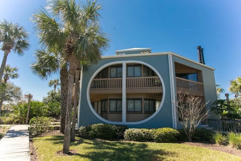 Hibiscus E204 Free Activities, Oceanfront, Wifi, 3 Pools