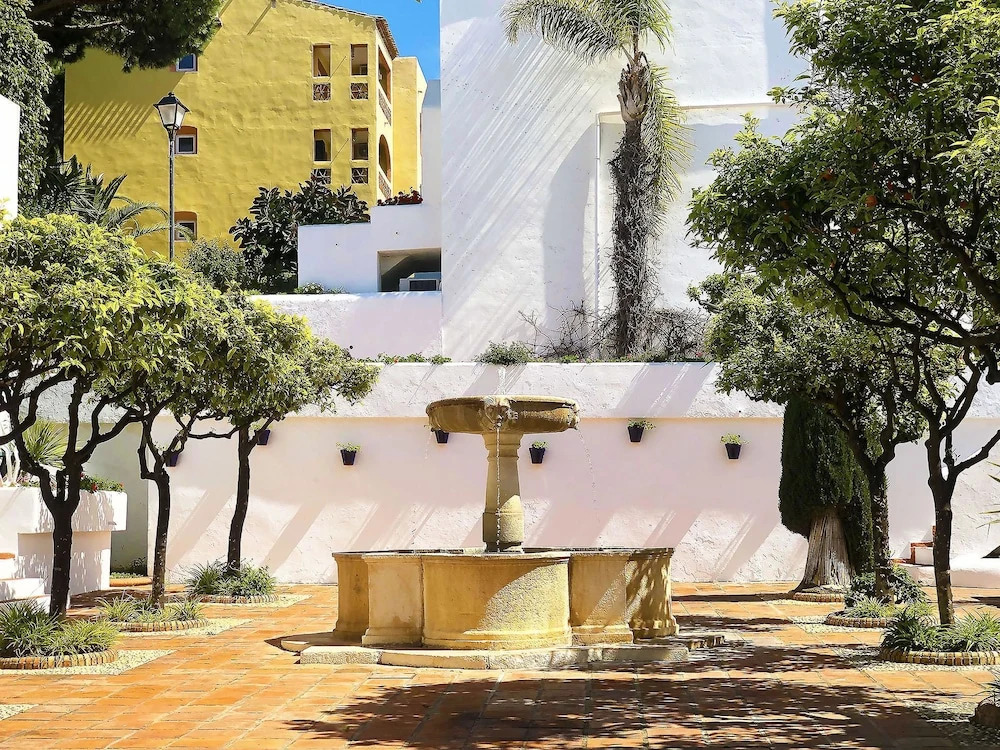 Dona Lola Micaela  Beach front duplex apartment with open sea and beach views located between Marbella and Fuengirola CS148