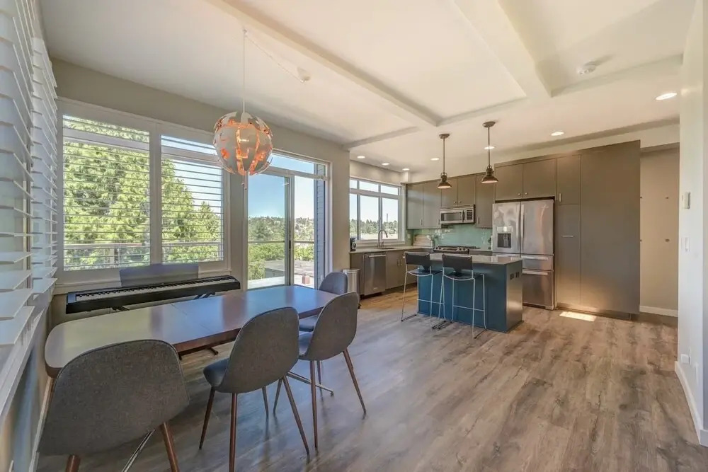 5 Min To Downtown Seattle! 3br & 2ba Cozy Townhome 3 Bedroom Townhouse by Redawning