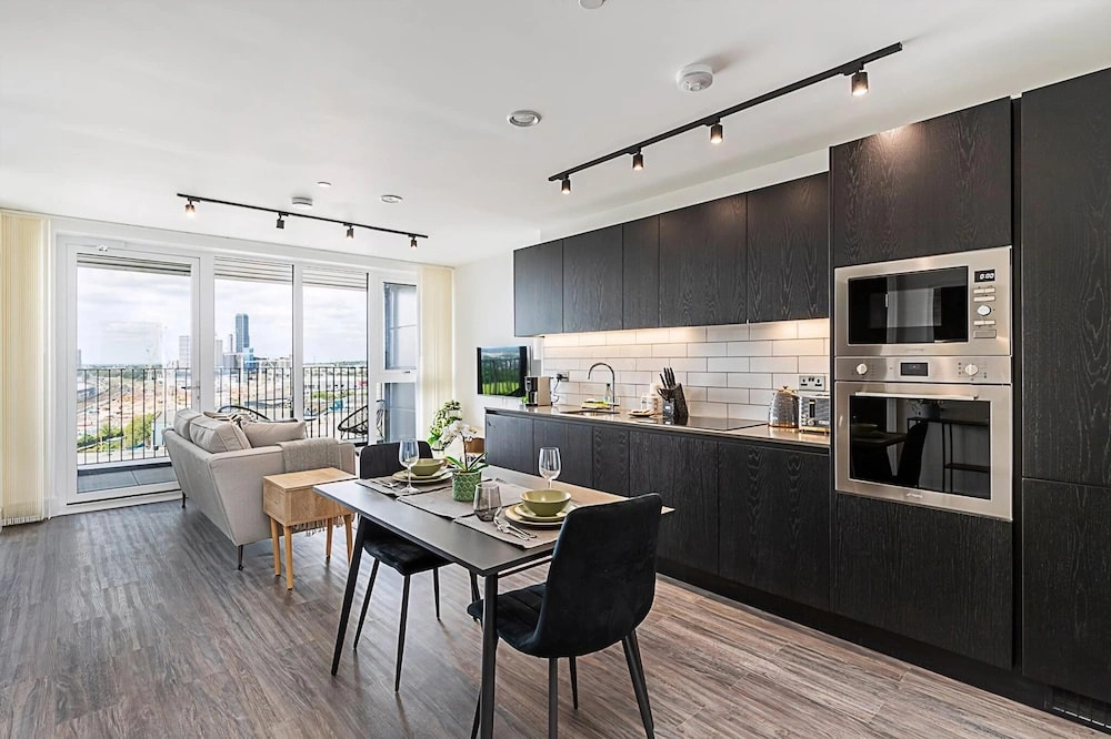 Sky-High Studio with Stunning Views