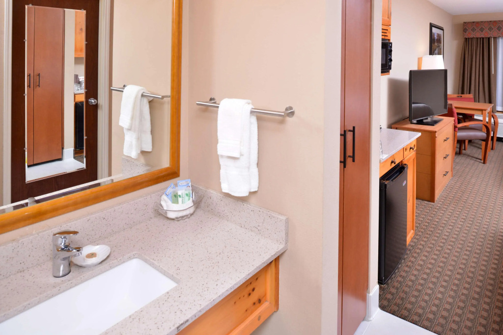 Best Western Plus Olympic Inn