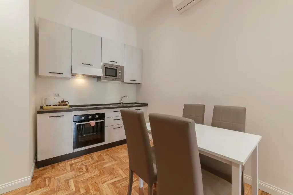 Rione Prati Elegant Apartment With Balcony
