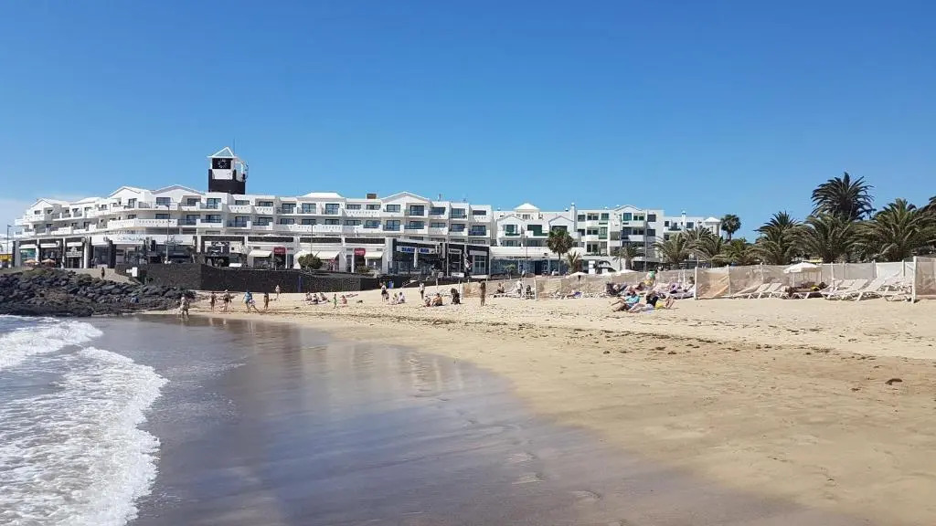 Lanzarote-Beach-Apartment, Las Cucharas Beach, Costa Teguise -- 1 MINUTE WALK FROM MAIN SQUARE, 35 METERS FROM BEACH